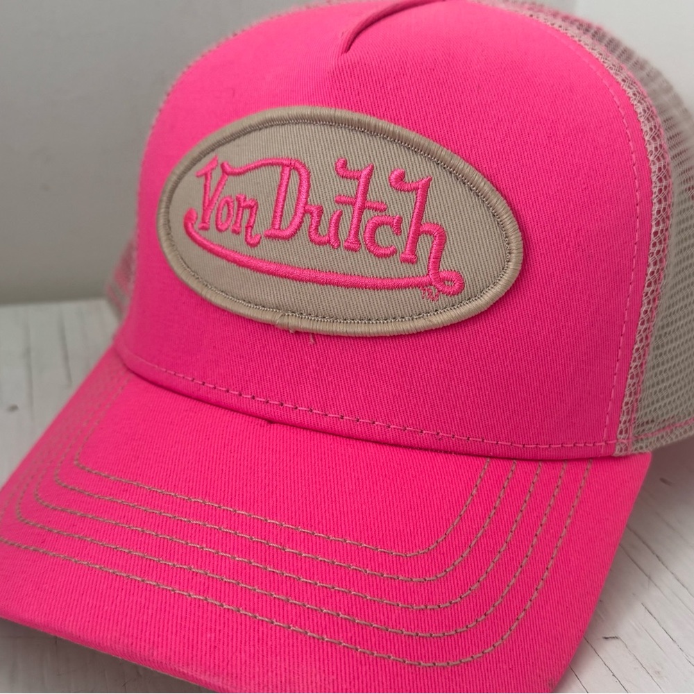 ☀️SUN SEASON SALE! NWT Von Dutch Pink and Gray Classic Trucker - SnapBack
